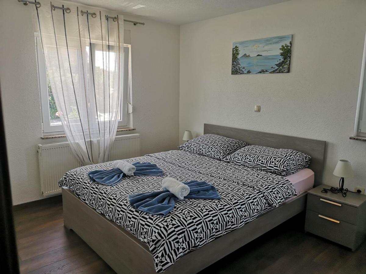 Apartmani Manda Omisalj ภายนอก รูปภาพ
